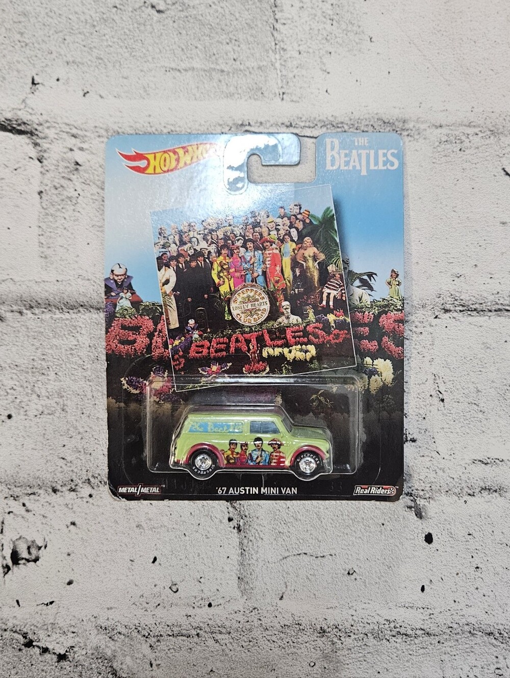 Hot Wheels The Beatles Sgt Peppers 67 Austin Mini Van Real Riders Sealed